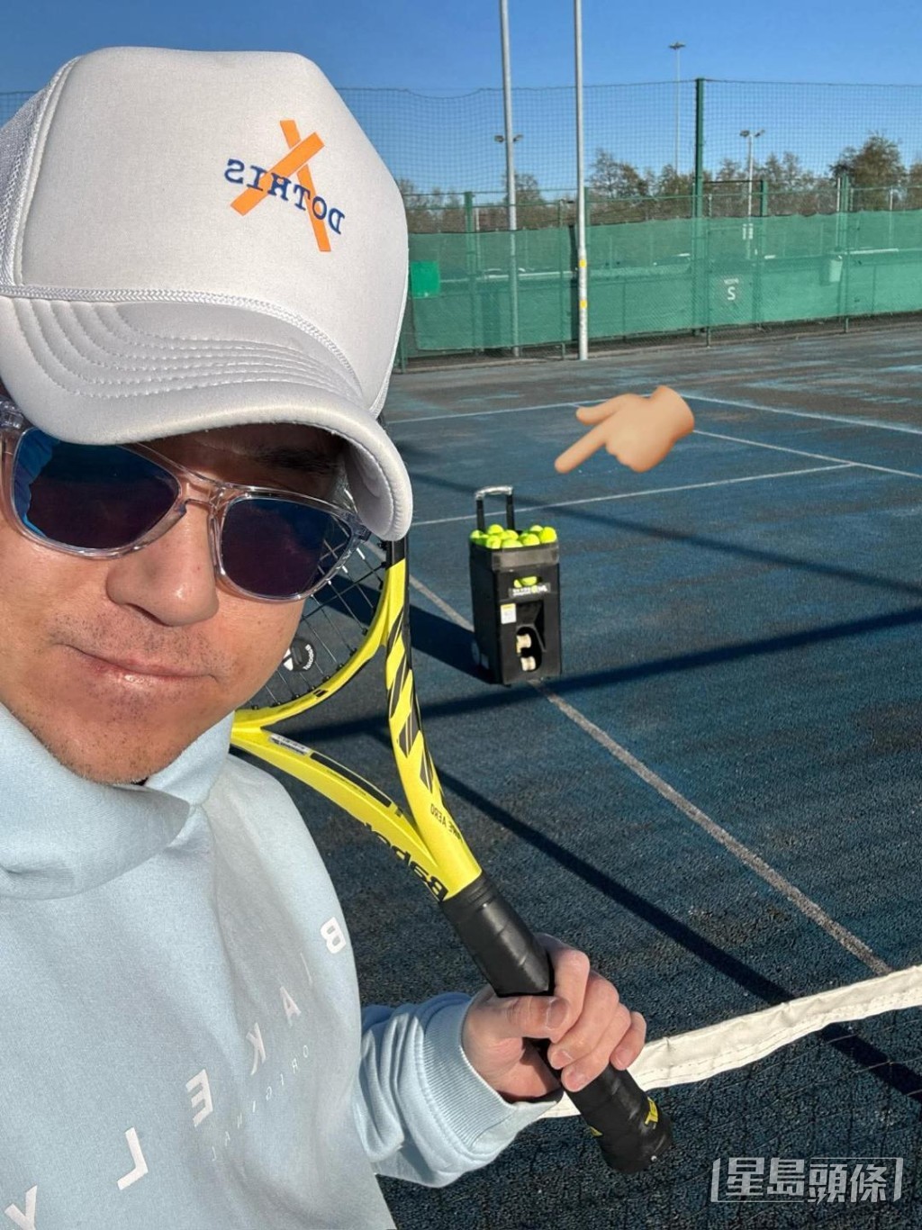 閒時㧈去打網球。