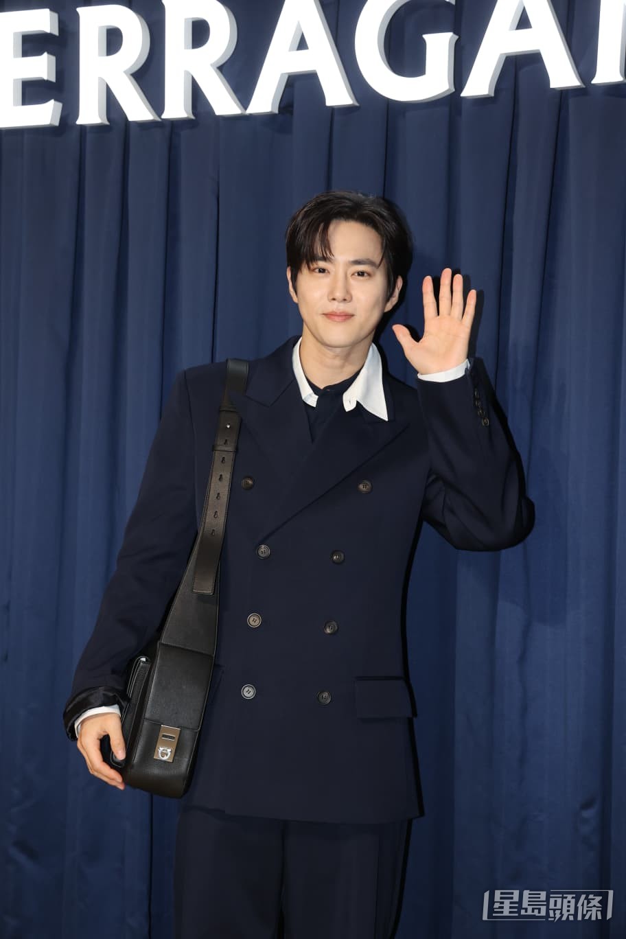 EXO隊長金俊勉（Suho）現身中環。