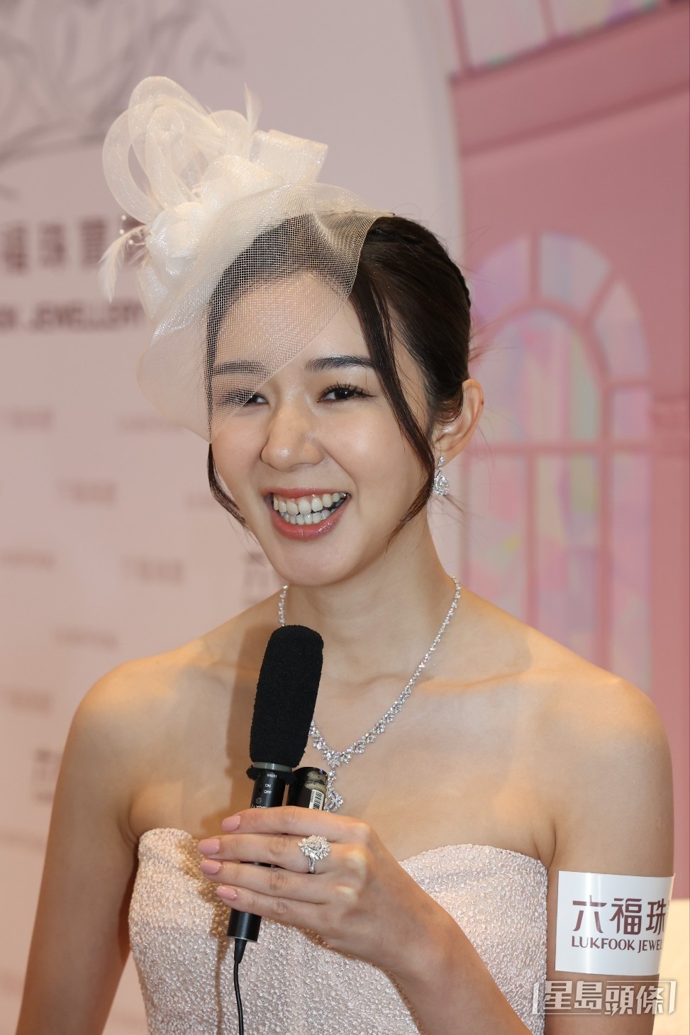 麦明诗示妈咪近来担心她太瘦影响健康，故开始努力增磅，已少有成绩增了几磅。