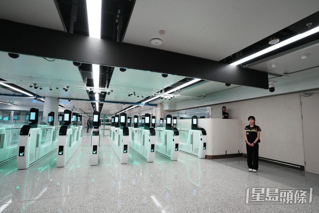 1M層閣樓的隨車人員驗放廳。 1M層閣樓的隨車人員驗放廳。
