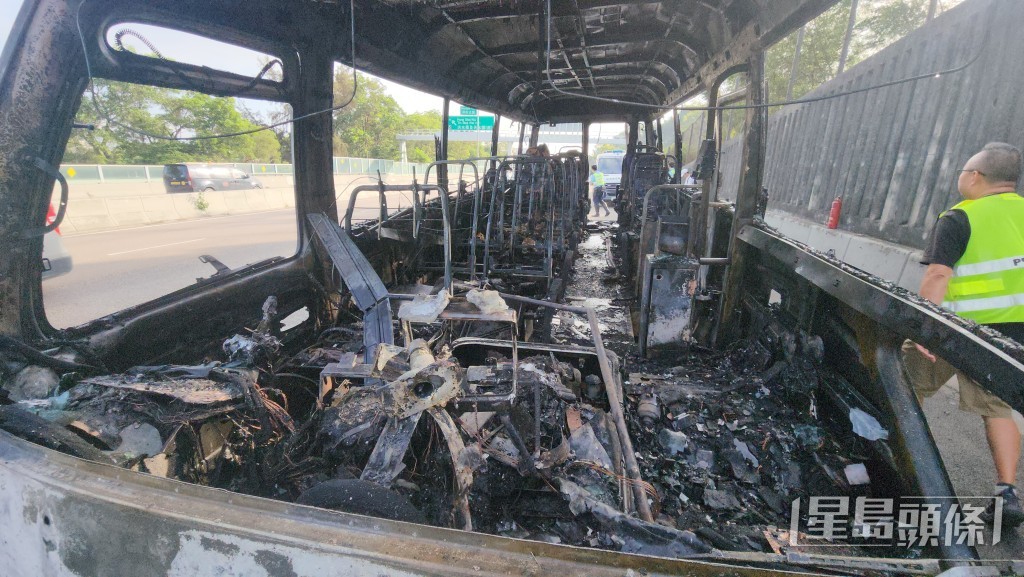 全車燒剩車架。黎志偉攝 全車燒剩車架。黎志偉攝