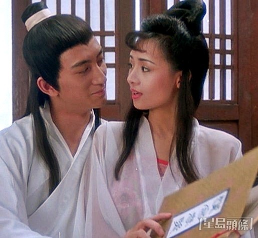 叶子楣是80至90年代红极一时的三级片艳星,凭三级片《玉蒲团之偷情宝鉴》一炮而红。 叶子楣是80至90年代红极一时的三级片艳星,凭三级片《玉蒲团之偷情宝鉴》一炮而红。