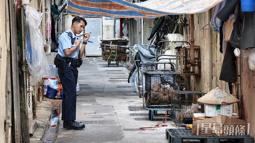 警員在場調查。 警員在場調查。