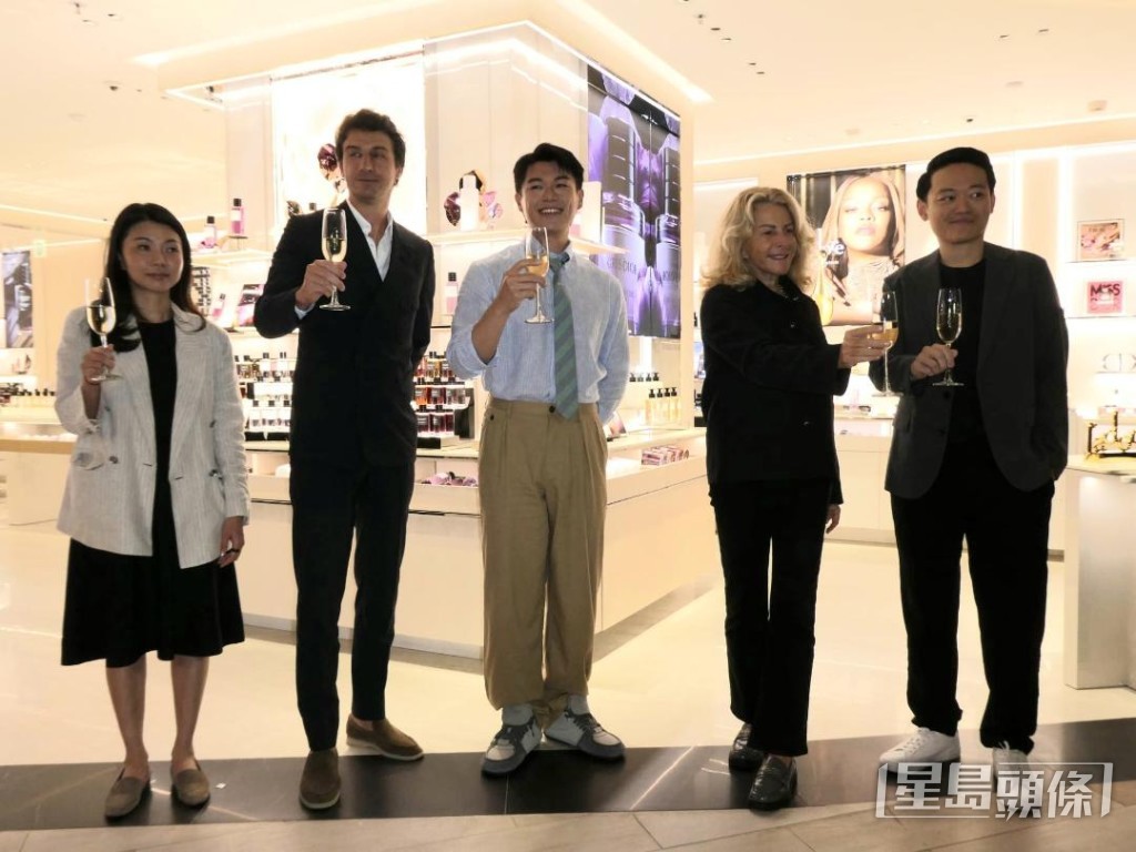 Will今日出席品牌開幕活動。