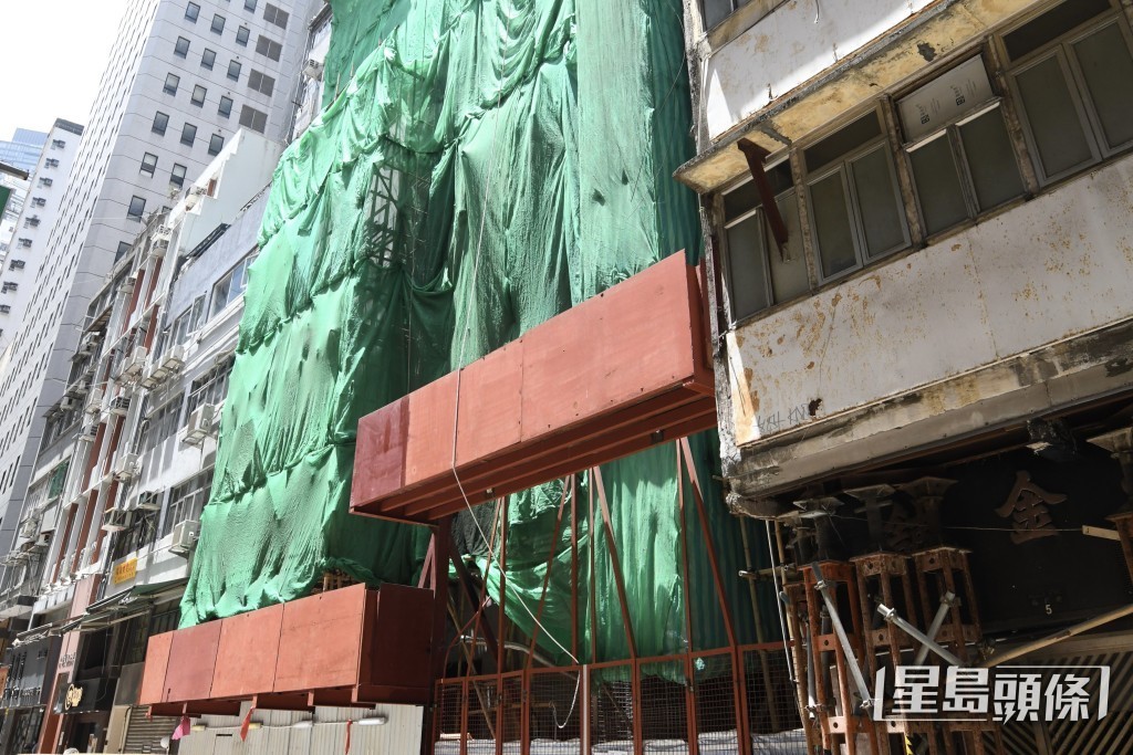申訴專員公署早前揭發有棚架未搭建便已獲發「棚紙」證明安全。資料圖片