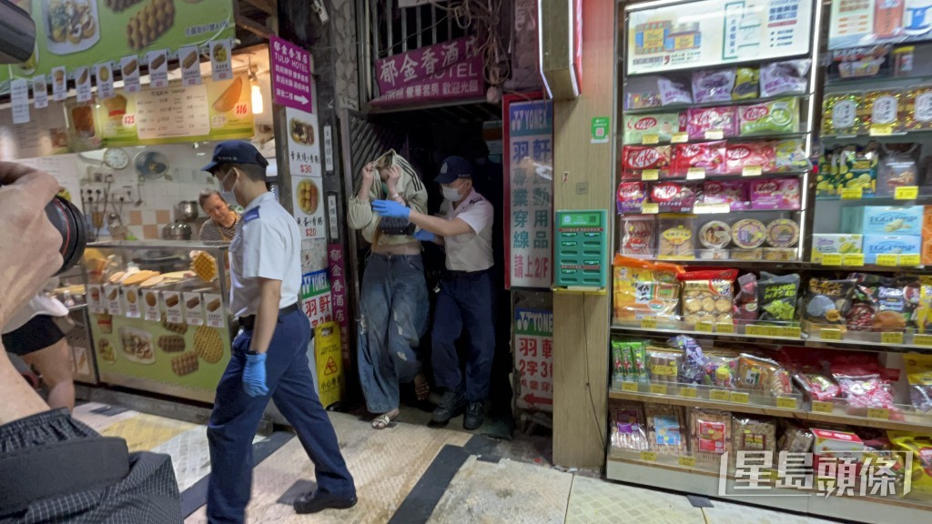 另一涉案外籍女子。