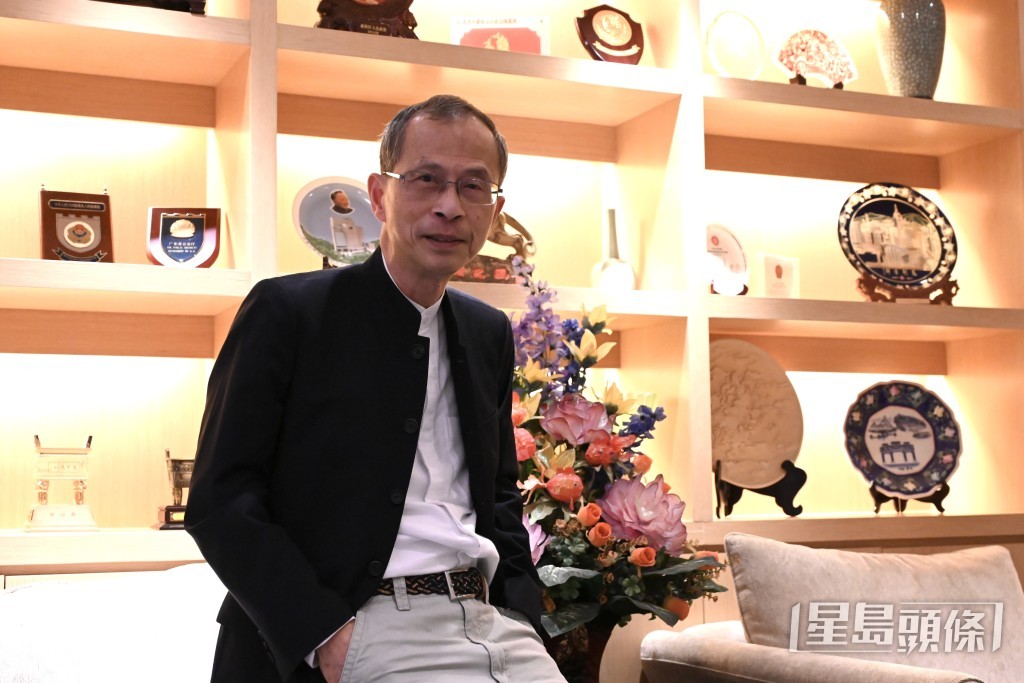 曾鈺成指有市民「急住做嘢嘅街坊會選擇做嘢先」，因而對下午投票率樂觀。資料圖片