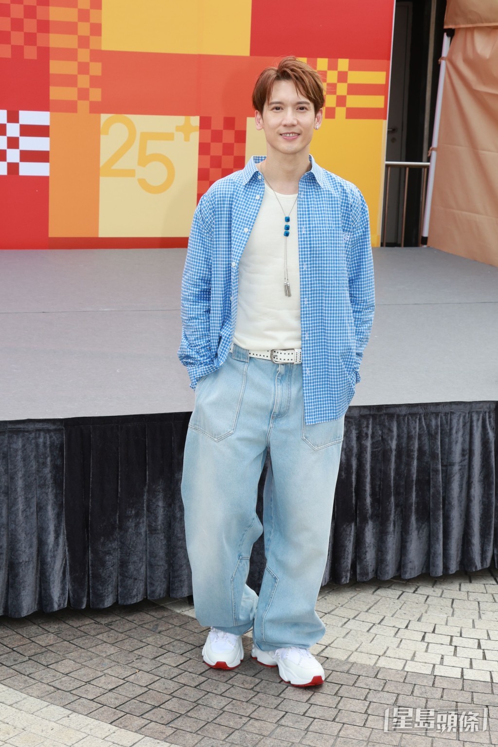 關智斌收起肌肉。