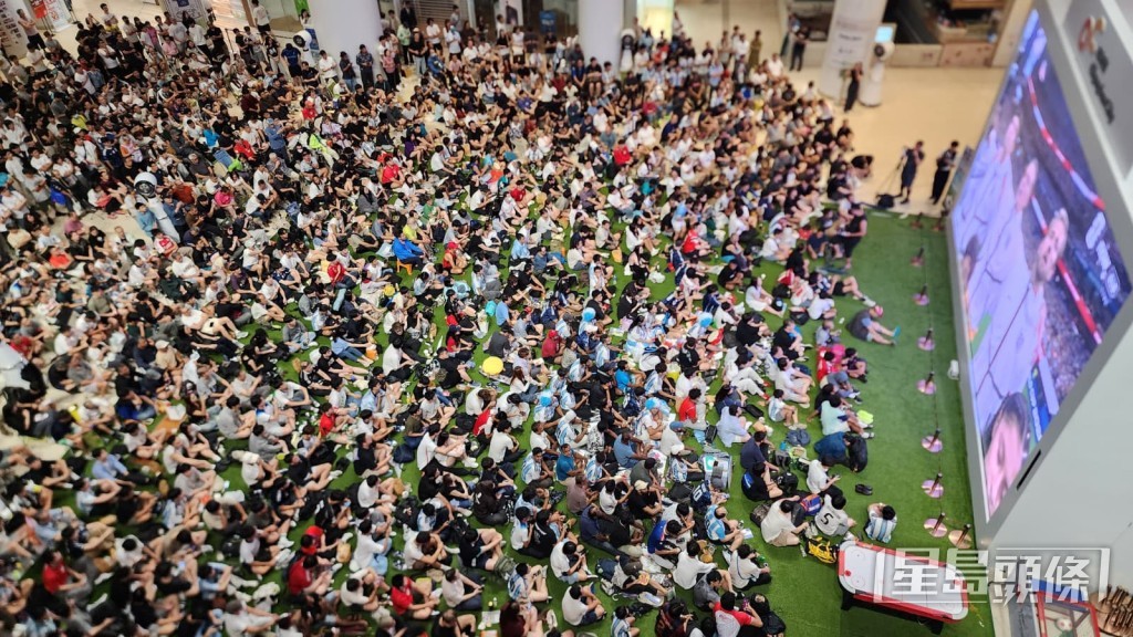 世界盃賽事現正熱烈進行中。 世界盃賽事現正熱烈進行中。