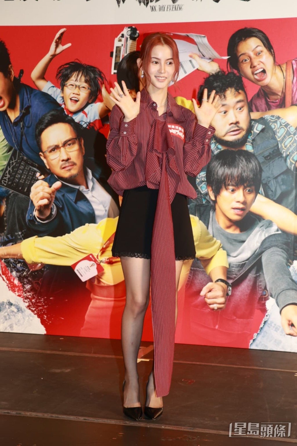 久違了的鄧月平現身首映。
