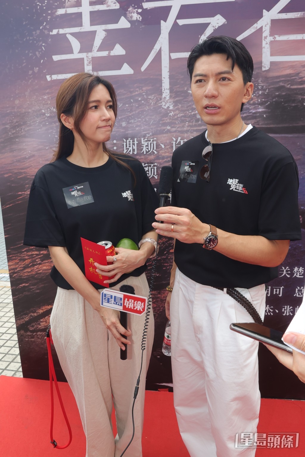 袁偉豪已跟《反黑英雄》及《法證先鋒6》的劇組均請了四日假期陪太太生B,希望盡量不要阻礙劇組工作。 袁偉豪已跟《反黑英雄》及《法證先鋒6》的劇組均請了四日假期陪太太生B,希望盡量不要阻礙劇組工作。