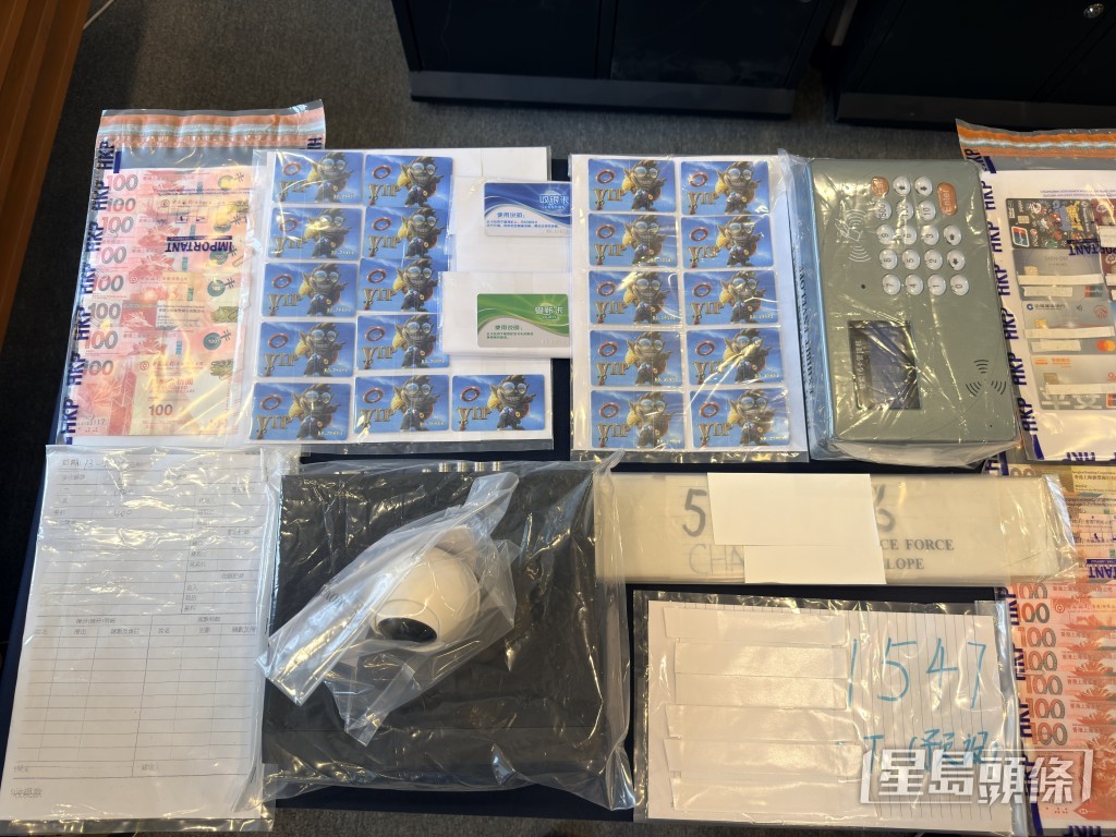 行動中檢獲的證物。梁國峰攝 行動中檢獲的證物。梁國峰攝