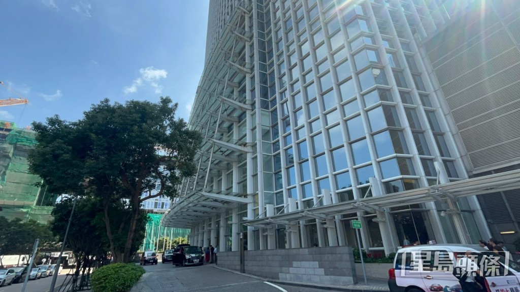 現場為中環國際金融中心二期一間銀行。楊偉亨攝 現場為中環國際金融中心二期一間銀行。楊偉亨攝