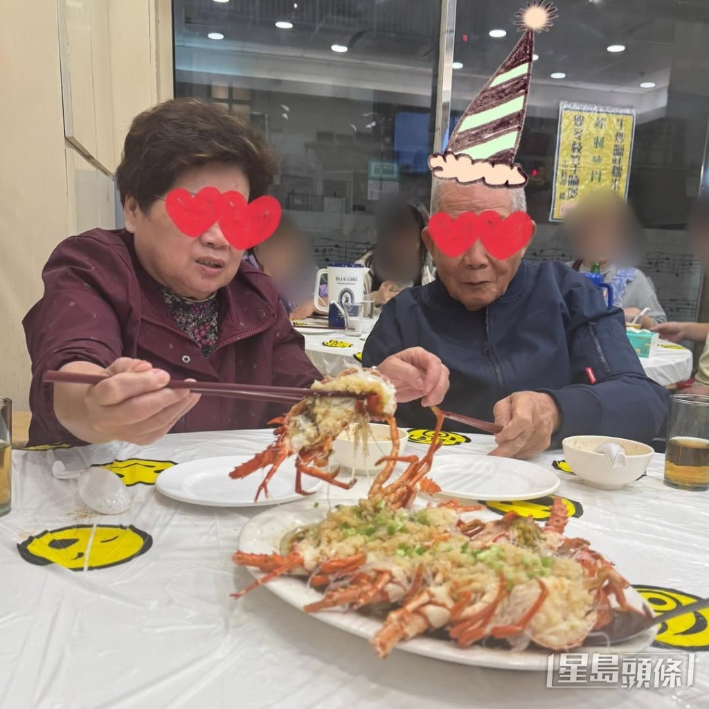 小儀父母睇頭場。