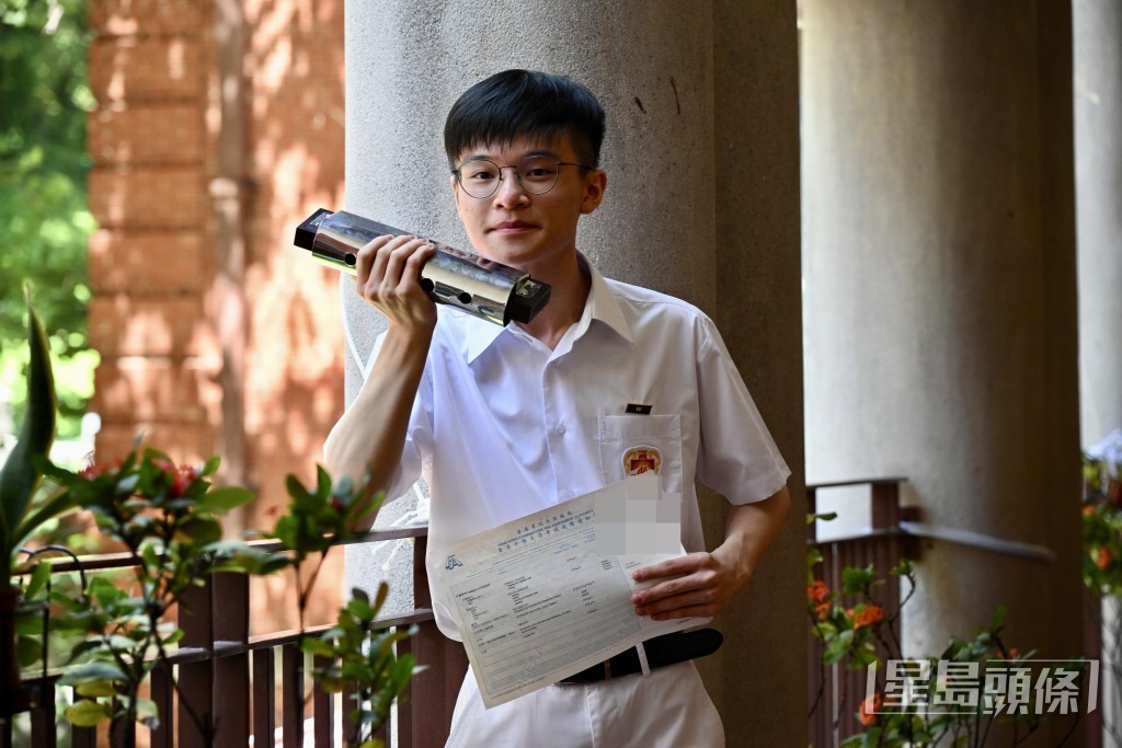 英皇書院今年誕生一名7科5星星超級狀元容卓言。蘇正謙攝 英皇書院今年誕生一名7科5星星超級狀元容卓言。蘇正謙攝