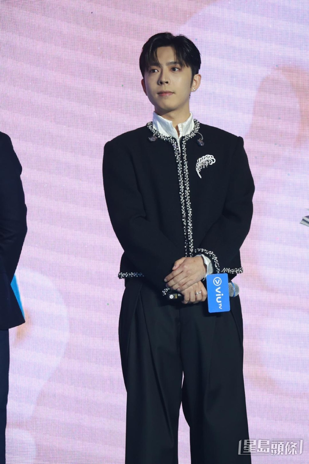 Edan係彈琴能手拍《悠長假期》可勝任。