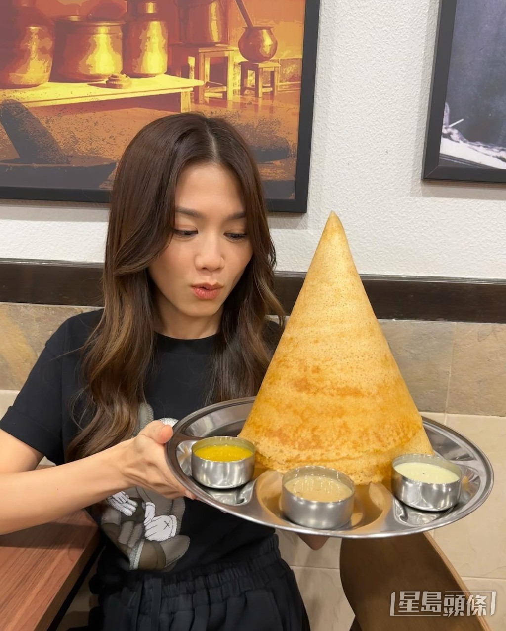 娜姐在當地食得好開心。