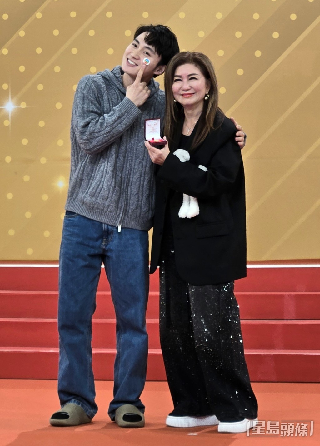 周嘉洛獲樂易玲愛錫。