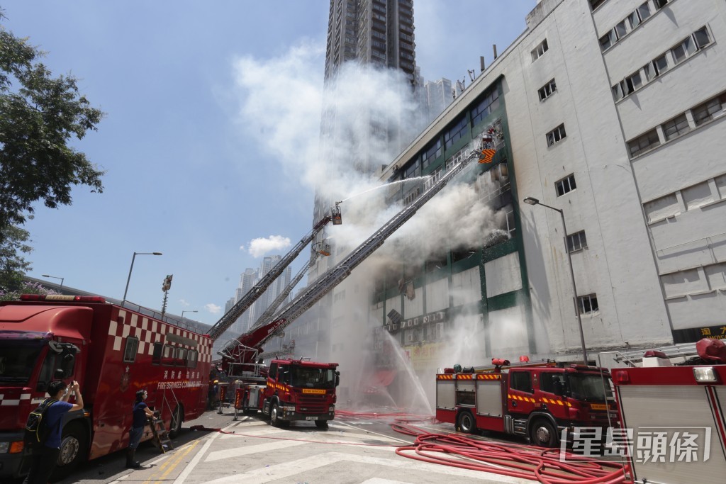 事件導致兩名消防員不幸殉職。