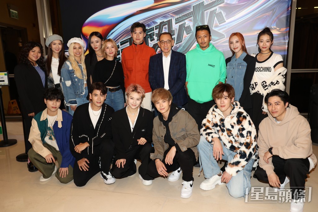 楊受成帶一班英皇歌手現身。 楊受成帶一班英皇歌手現身。