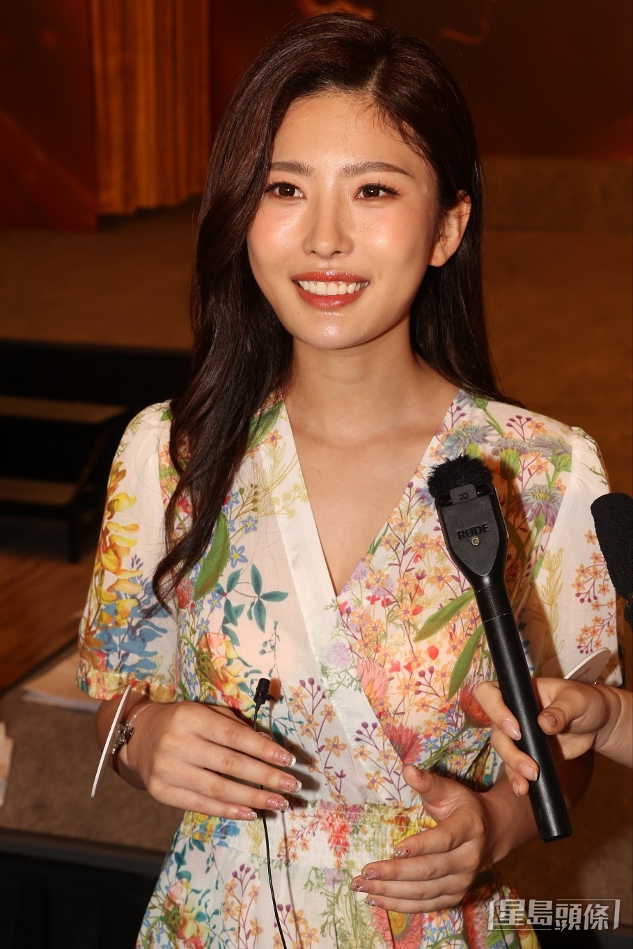 陳甜甜在訪問只講了一句廣東話便放棄轉講普通話。 陳甜甜在訪問只講了一句廣東話便放棄轉講普通話。