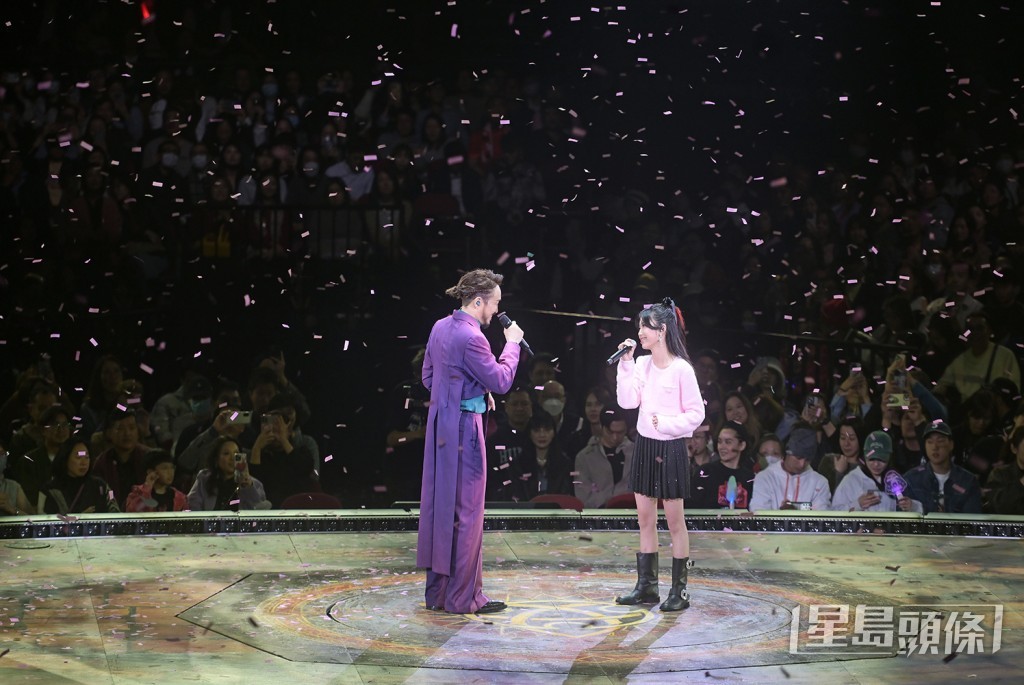 郑中基的12岁女儿郑梓乔（Emma）上台演出，与爸爸合唱《My Only One》。