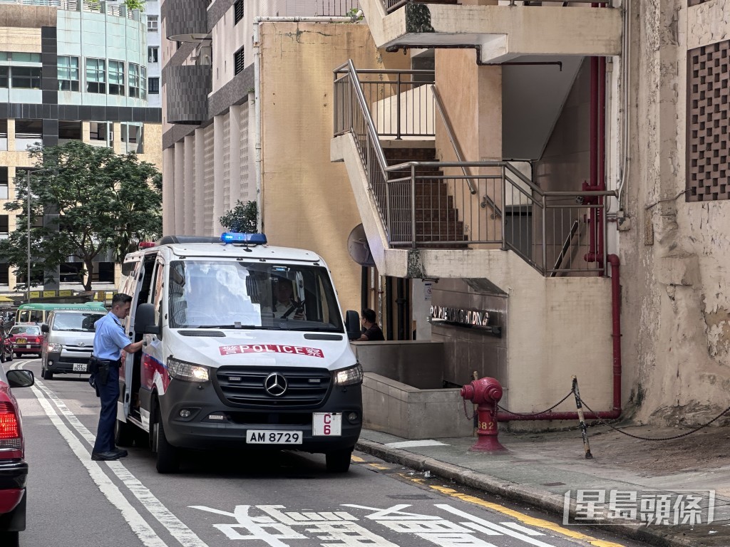 警員到場調查。梁國峰攝 警員到場調查。梁國峰攝