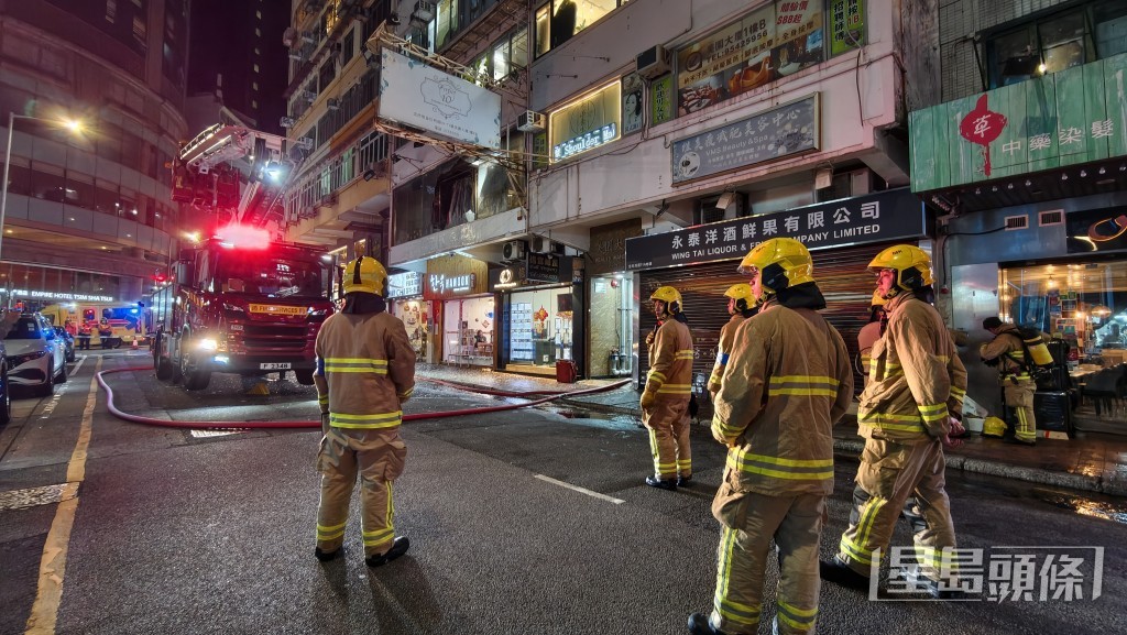 救火期間,金巴利道介乎天文臺道與漆咸圍之間全線封閉。 救火期間,金巴利道介乎天文臺道與漆咸圍之間全線封閉。