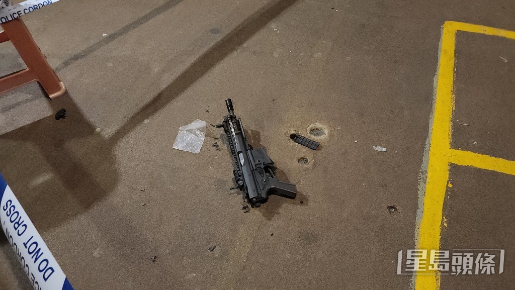 現場遺一兩把氣槍。黎志偉攝