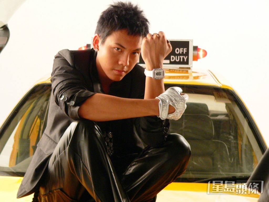 2008年，William单飞发展，推出跳舞歌《Taxi》。