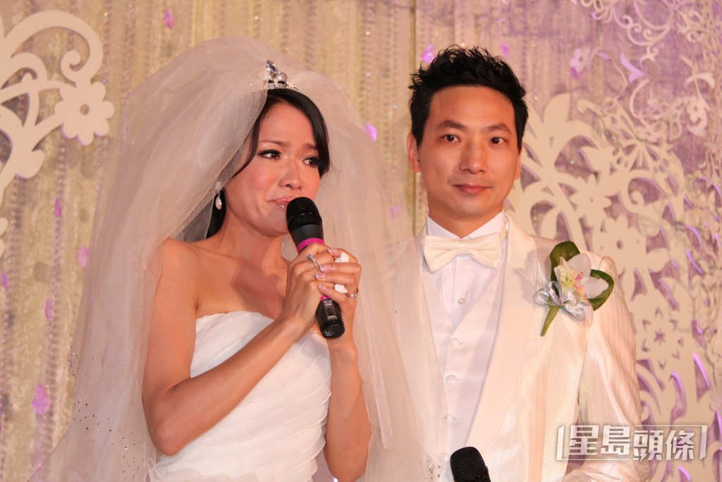 2011年，Baby跟拍拖兩個月的圈外人鄧秋雄（Matthew）結婚。  （8）