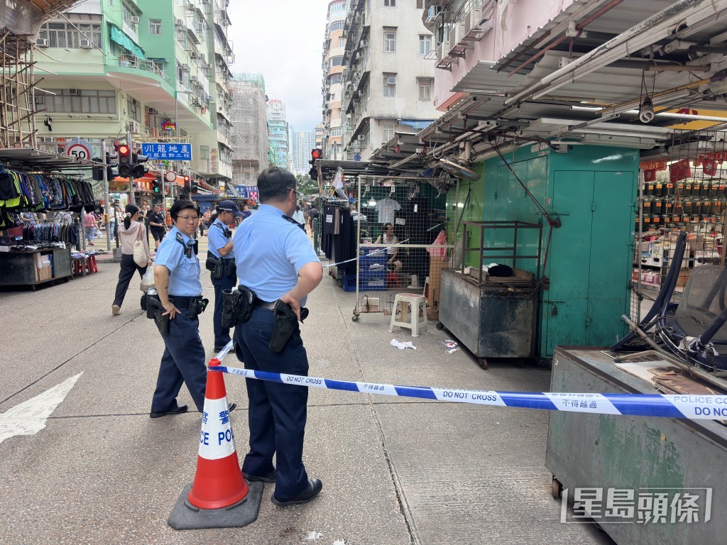 警員圍封現場調查。 警員圍封現場調查。