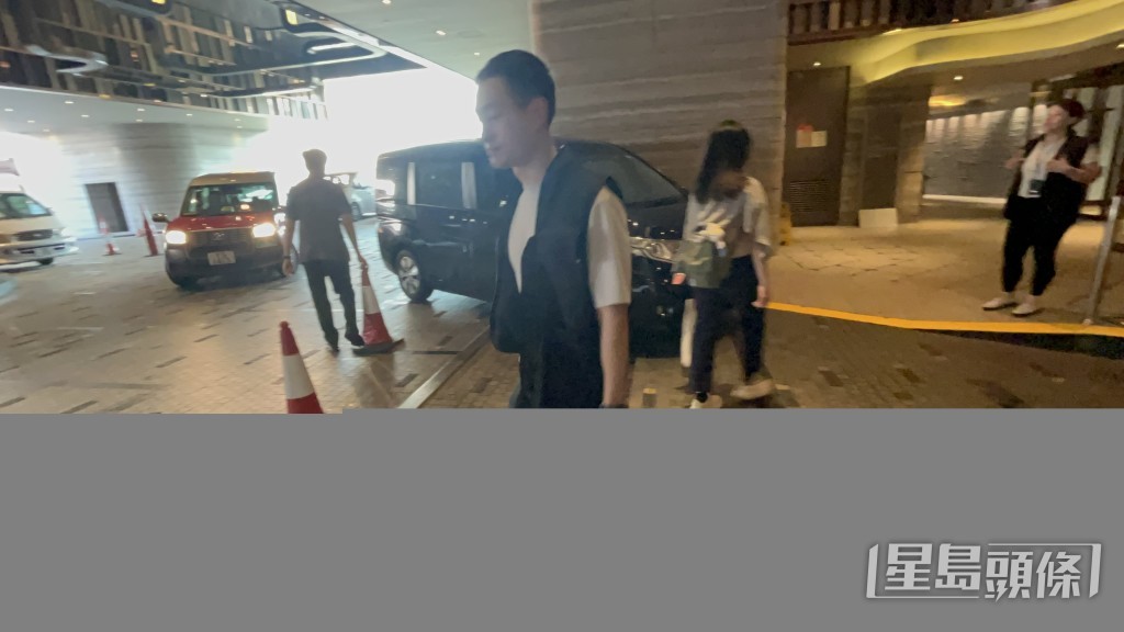 CID到酒店調查。楊偉亨攝 CID到酒店調查。楊偉亨攝