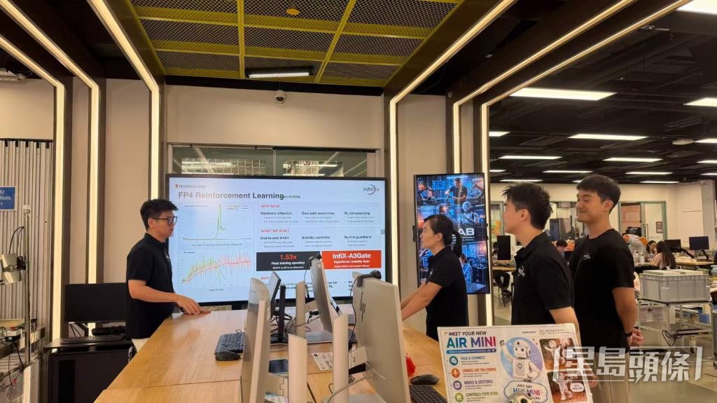 楊紅霞(右三)及其團隊其中一個研究方向是「低比特運算」。 受訪者提供 楊紅霞(右三)及其團隊其中一個研究方向是「低比特運算」。 受訪者提供
