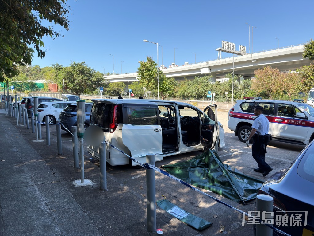 6旬男在七人車內燒炭自盡。梁國峰攝 6旬男在七人車內燒炭自盡。梁國峰攝