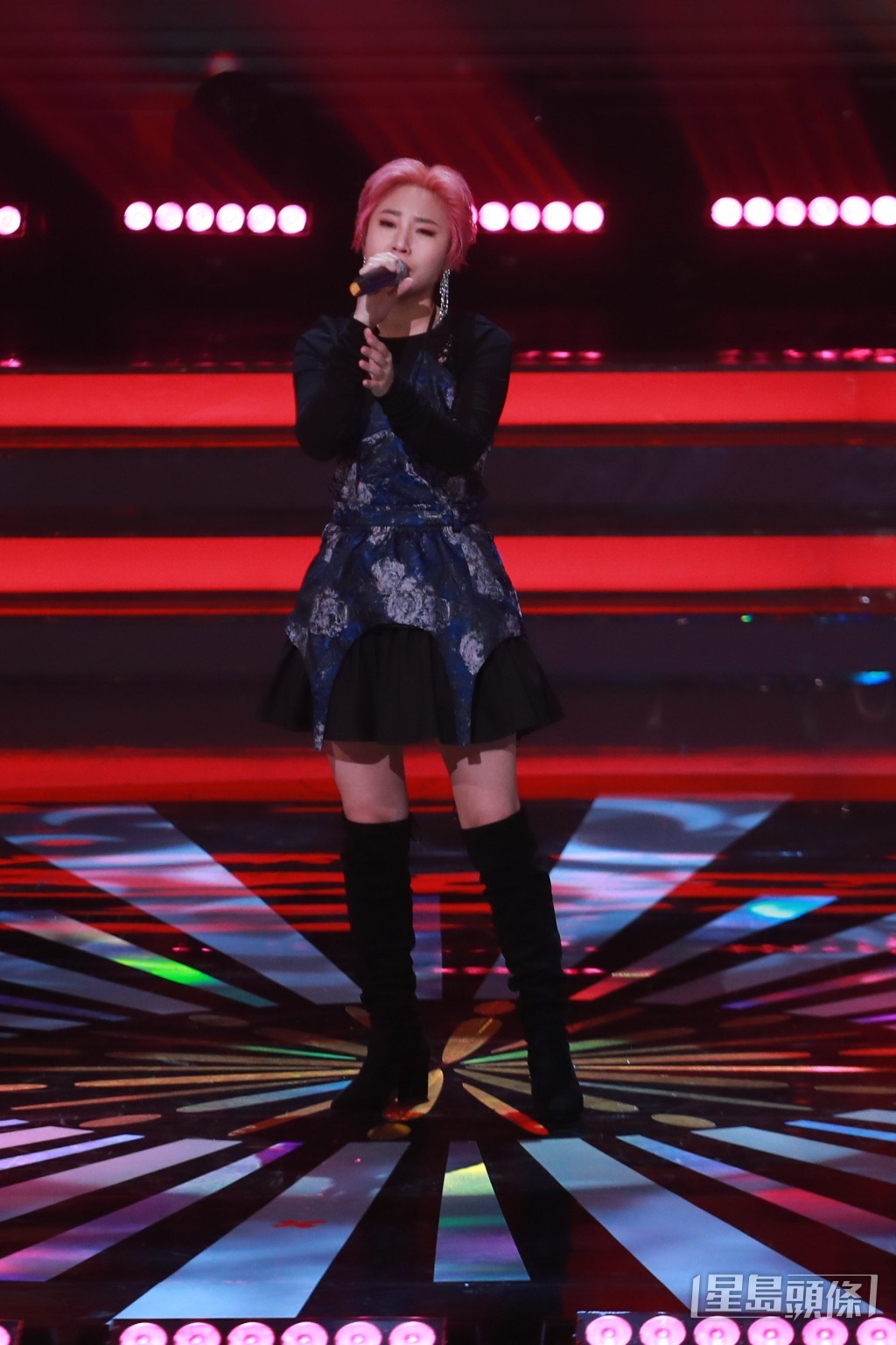 陳俞霏於《中年好聲音2》開場唱《蜚蜚》只獲得70分。