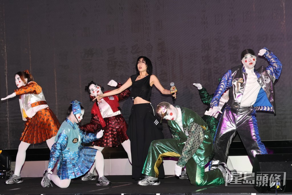 由嘩鬼伴舞演唱歌曲《撞到正》 由嘩鬼伴舞演唱歌曲《撞到正》