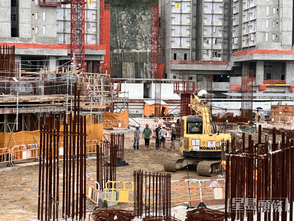 田北辰點名批評三類行為,包括無合理理由拒絕聘用合資格本地求職者、聘用外勞後解僱本地工人,以及剋扣外勞工資。資料圖片 田北辰點名批評三類行為,包括無合理理由拒絕聘用合資格本地求職者、聘用外勞後解僱本地工人,以及剋扣外勞工資。資料圖片