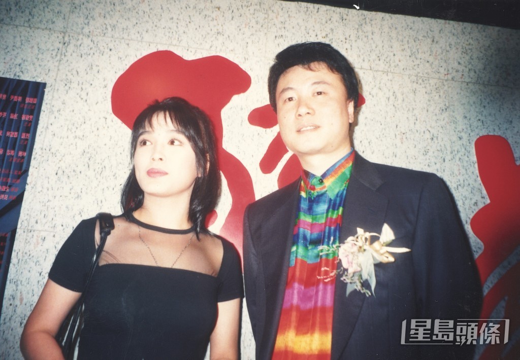 1995年，羅傑承與當時女友陳加玲在尖沙嘴街頭被斬，羅傑承遭數名持刀兇徒斬中三刀，手筋被斬斷。