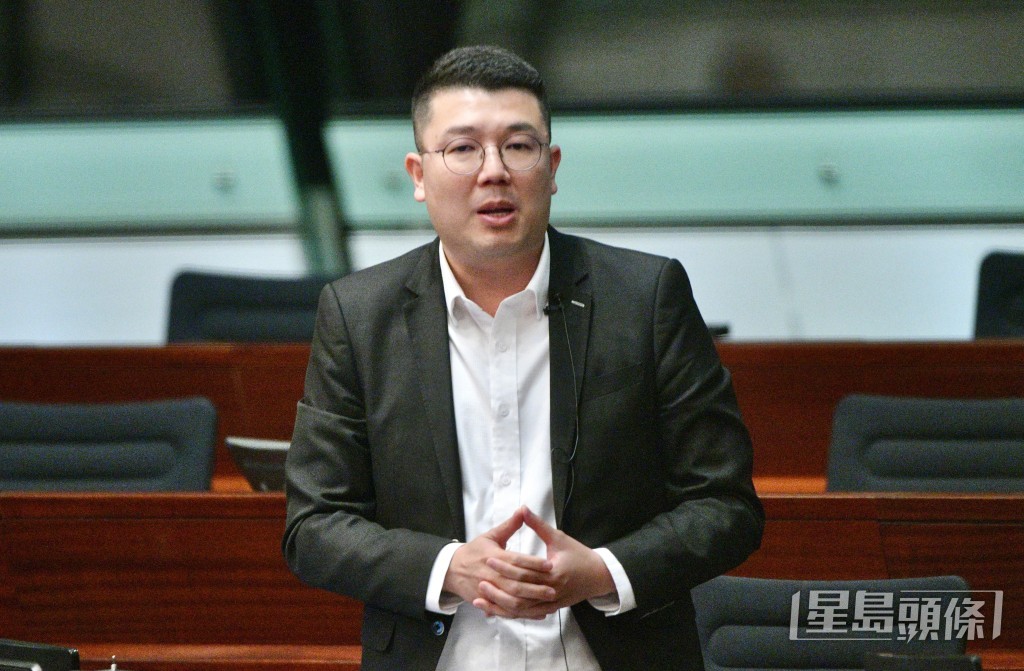 劉國勳表示,中午得悉明日學校停課消息時,自己也感到「愕然」。 劉國勳表示,中午得悉明日學校停課消息時,自己也感到「愕然」。