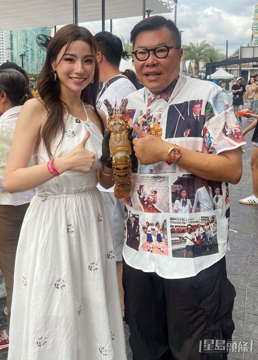 樂翊榆曾經成為《冲遊泰國》胡慧冲的「冲女郎」。