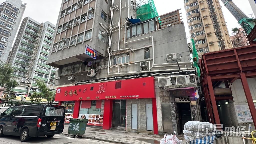 深水埗唐樓梯間雜物遭縱火 警緝狂徒 深水埗唐樓梯間雜物遭縱火 警緝狂徒