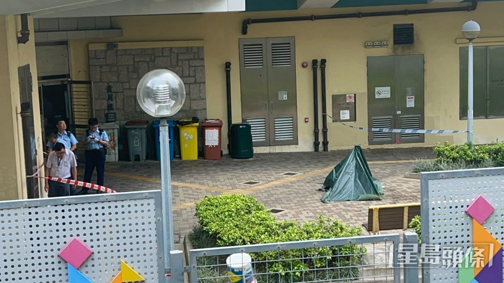 遺體由帳篷遮蓋。楊偉亨攝 遺體由帳篷遮蓋。楊偉亨攝