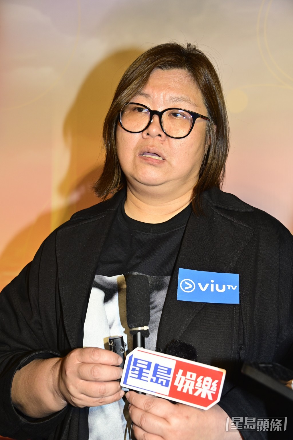 有網民搞笑提議51歲花姐黃慧君出戰。 有網民搞笑提議51歲花姐黃慧君出戰。