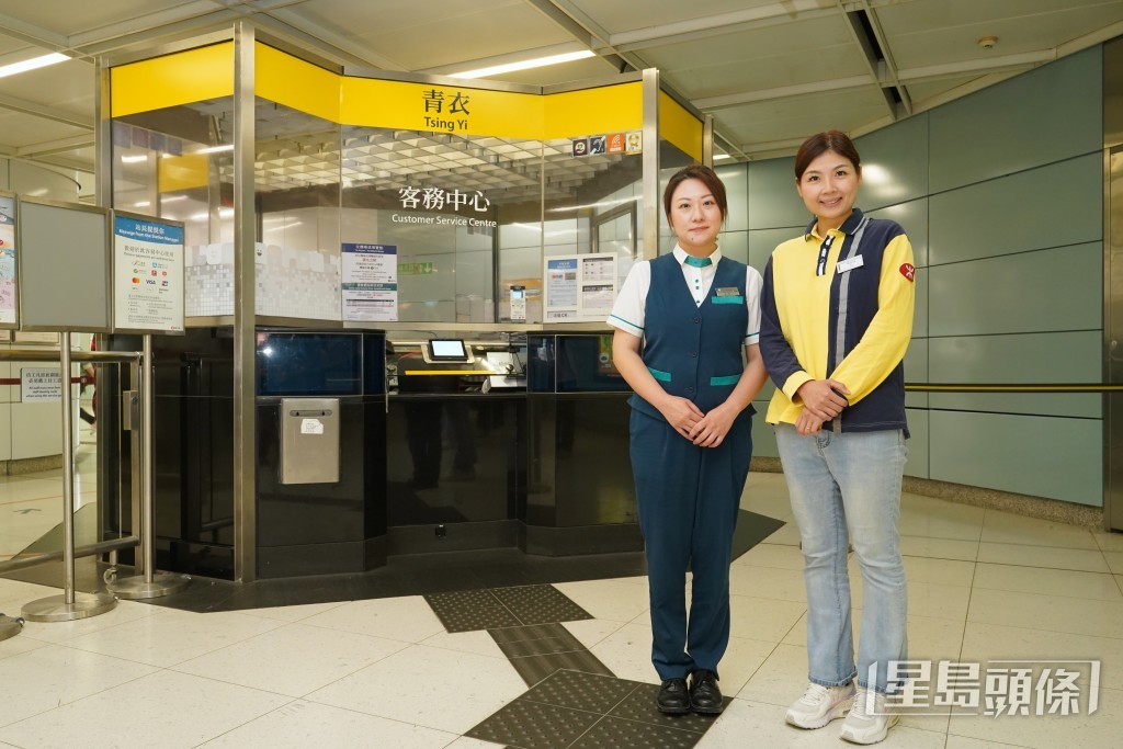當全職媽媽約10年的黃美圻(左)及陳庭煒，透過港鐵「半職工作」計劃重返職場成鐵路人。葉偉豪攝