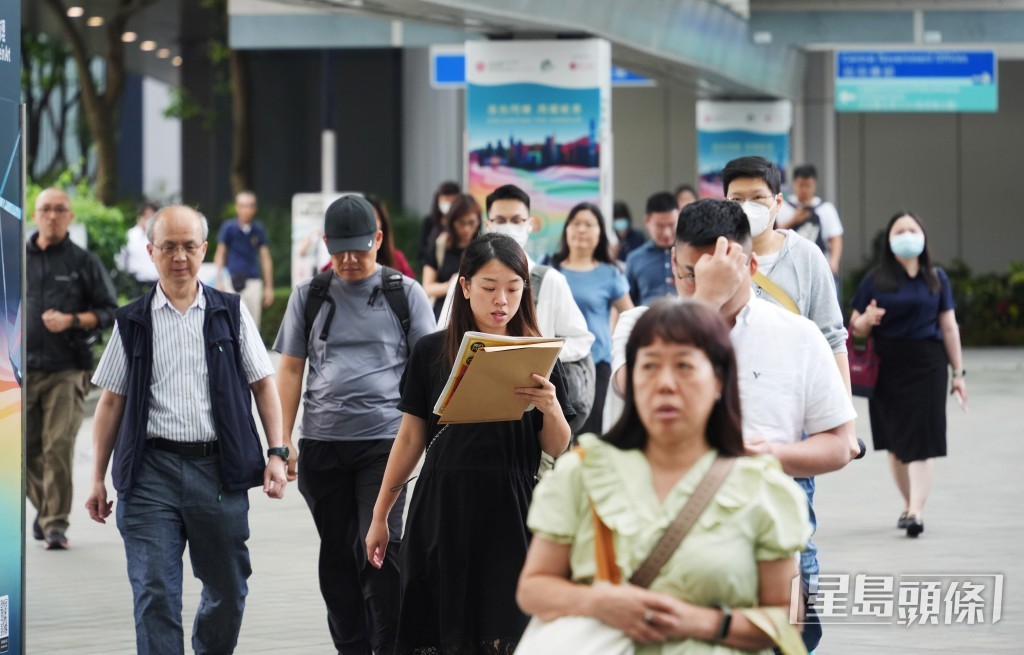 陳茂波認為要考慮公務員薪酬對私人市場的影響。資料圖片 陳茂波認為要考慮公務員薪酬對私人市場的影響。資料圖片