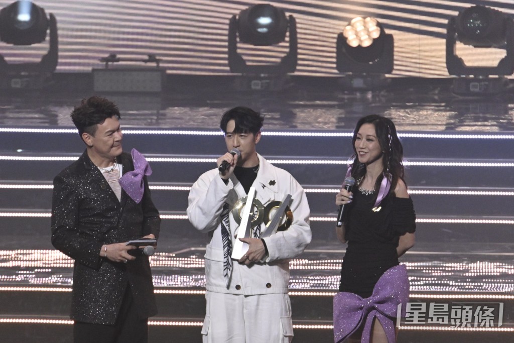 冯允谦同时获得“优秀流行歌手”，以及凭《给你幸福所以幸福》获得“十大中文金曲奖”。