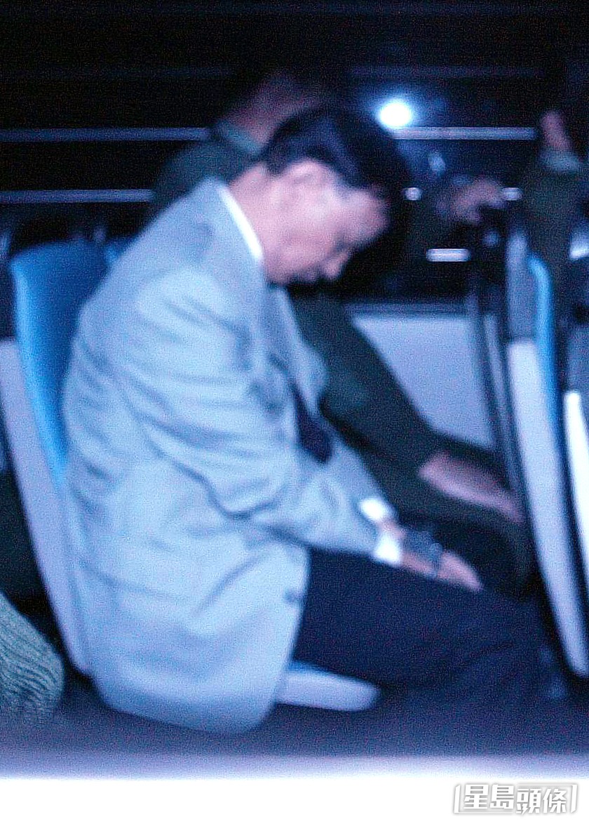 陈裘大早年卷入贪污案被判刑，2008年获得假释。