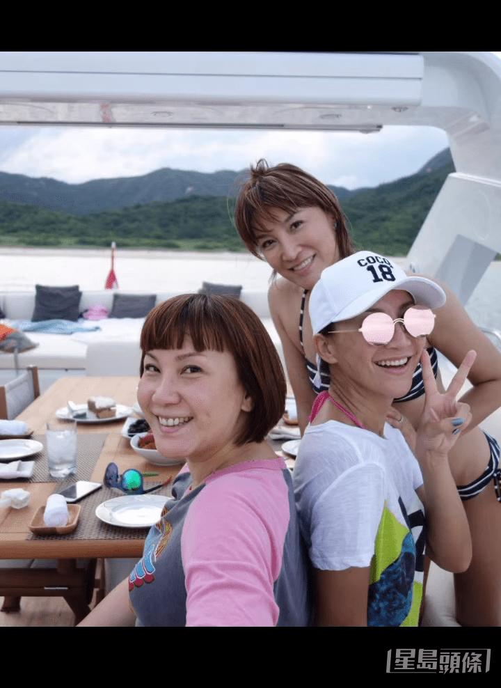 據內媒報道,李玟大姐家李秋林(左)指錄音為真實內容:「事實CoCo在視頻裏面都說了,我們就不回應了。」 據內媒報道,李玟大姐家李秋林(左)指錄音為真實內容:「事實CoCo在視頻裏面都說了,我們就不回應了。」