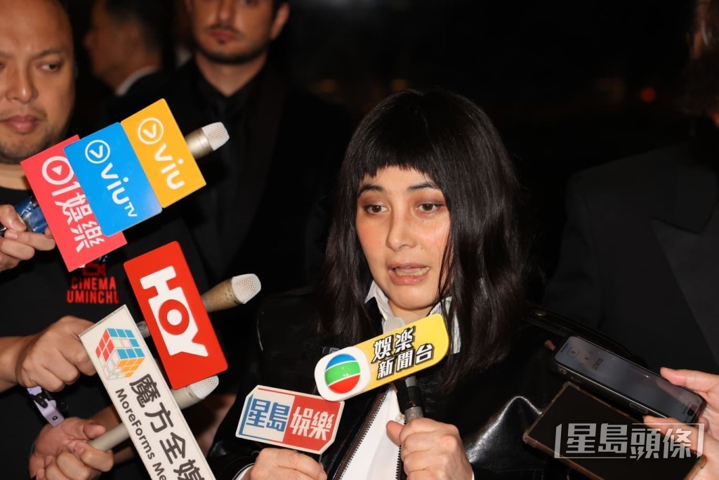 何超儀盼與何超蕸再做姊妹。 何超儀盼與何超蕸再做姊妹。